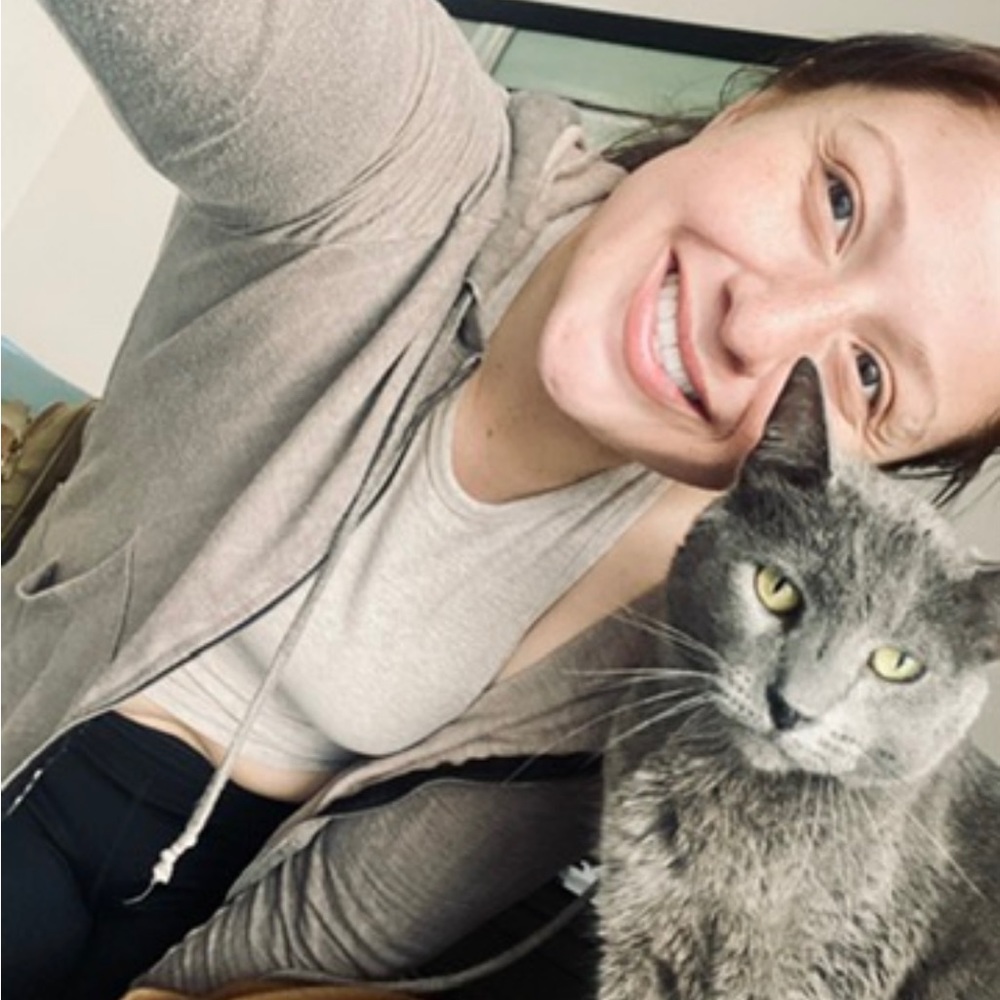 Meet your Posher, Alexia